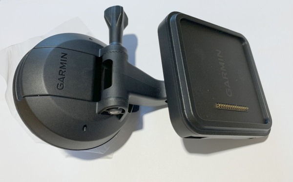 Garmin Mounting Kit + car charger for RV 895